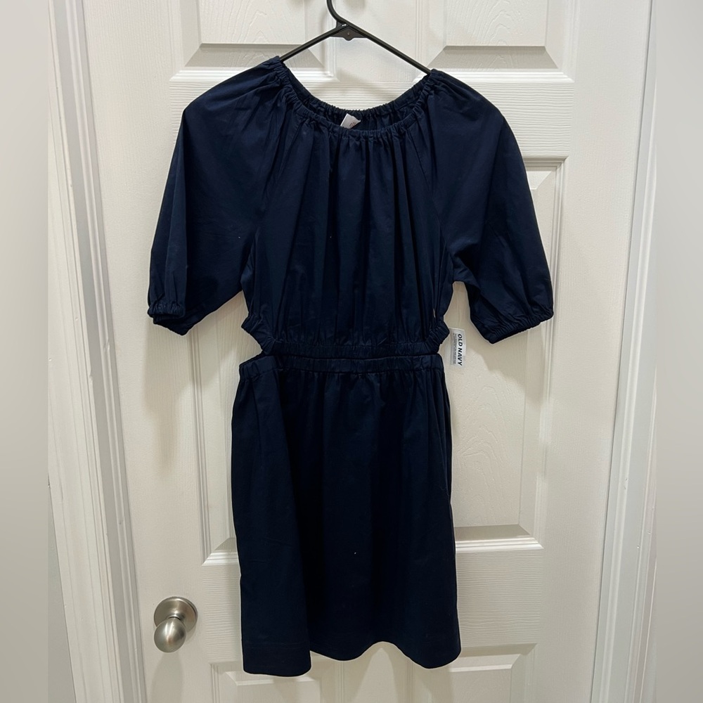 Old Navy navy blue dress with cut out detail. Never worn. Pockets! Smoke free